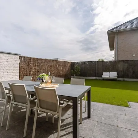 Huswell - With Sunny Garden For Up To 10 Guests Hébergement de vacances Le Coq