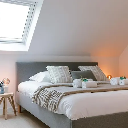 Huswell - With Sunny Garden For Up To 10 Guests *