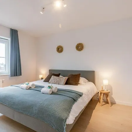 Hébergement de vacances Huswell - With Sunny Garden For Up To 10 Guests