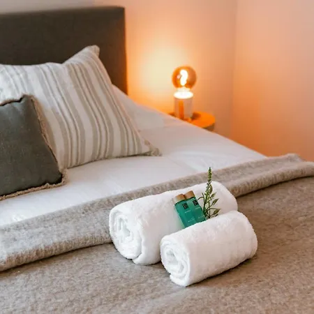 Huswell - With Sunny Garden For Up To 10 Guests Hébergement de vacances Le Coq